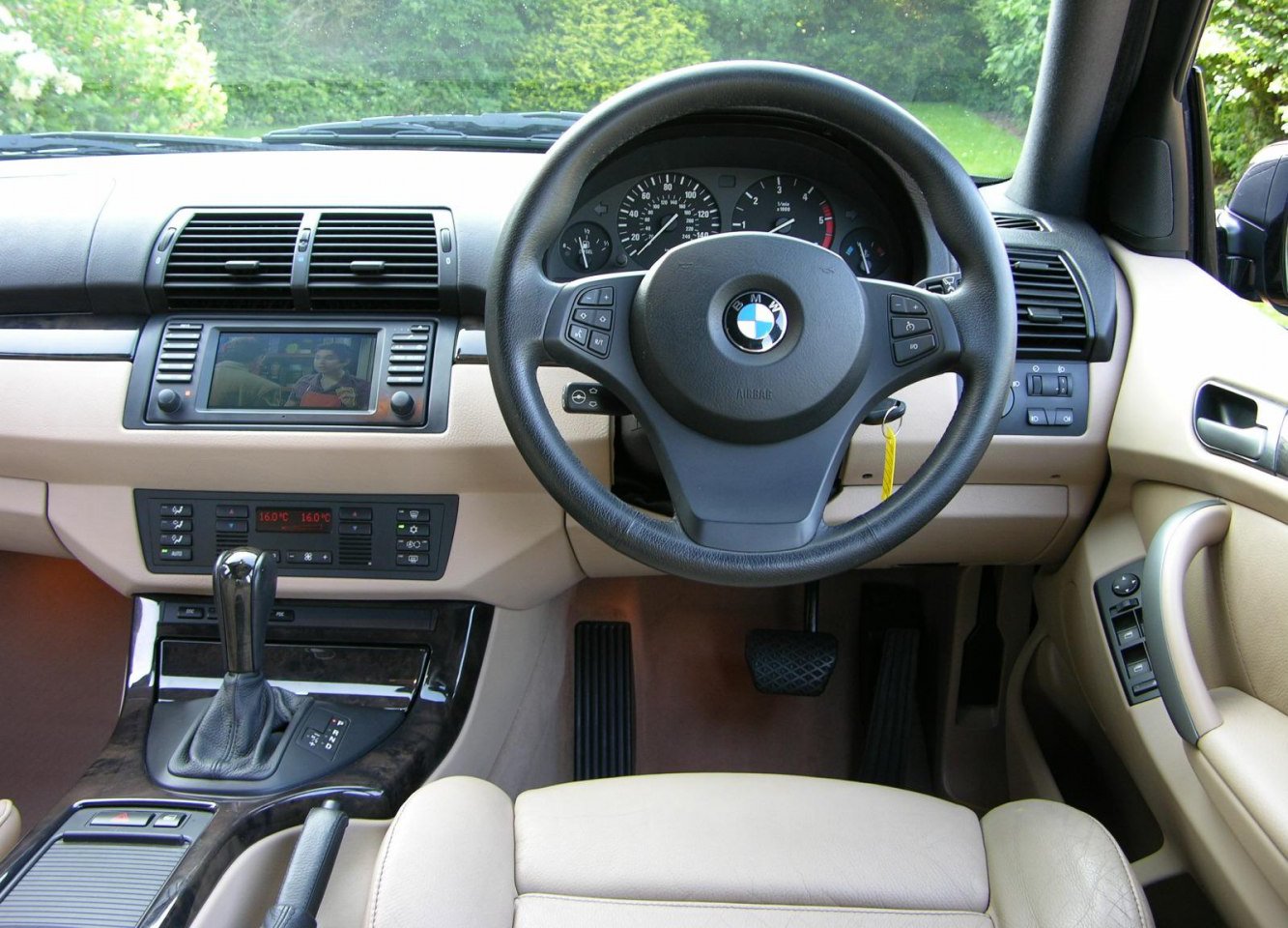 BMW X5 technical specifications and fuel economy